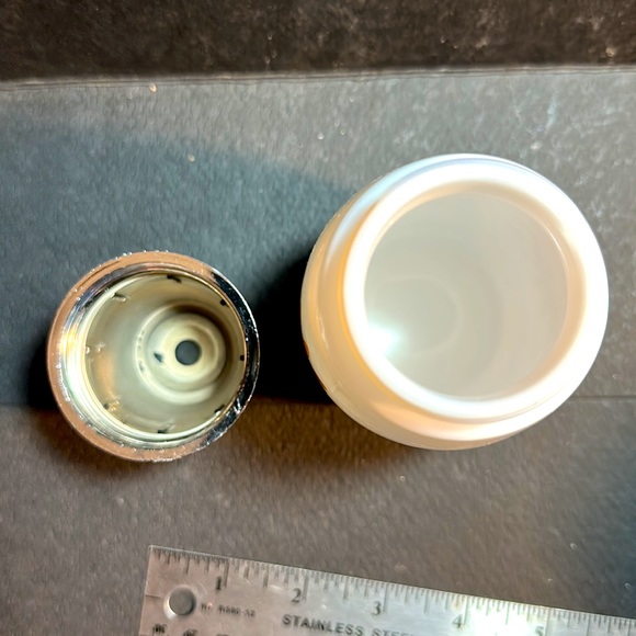 Vintage Retro Westinghouse Gemco shaker Milk Glass Yellow/mustard Flower - Picture 3 of 4